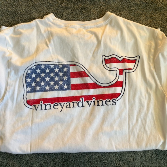Vineyard vines America whale T-shirt - Picture 2 of 3